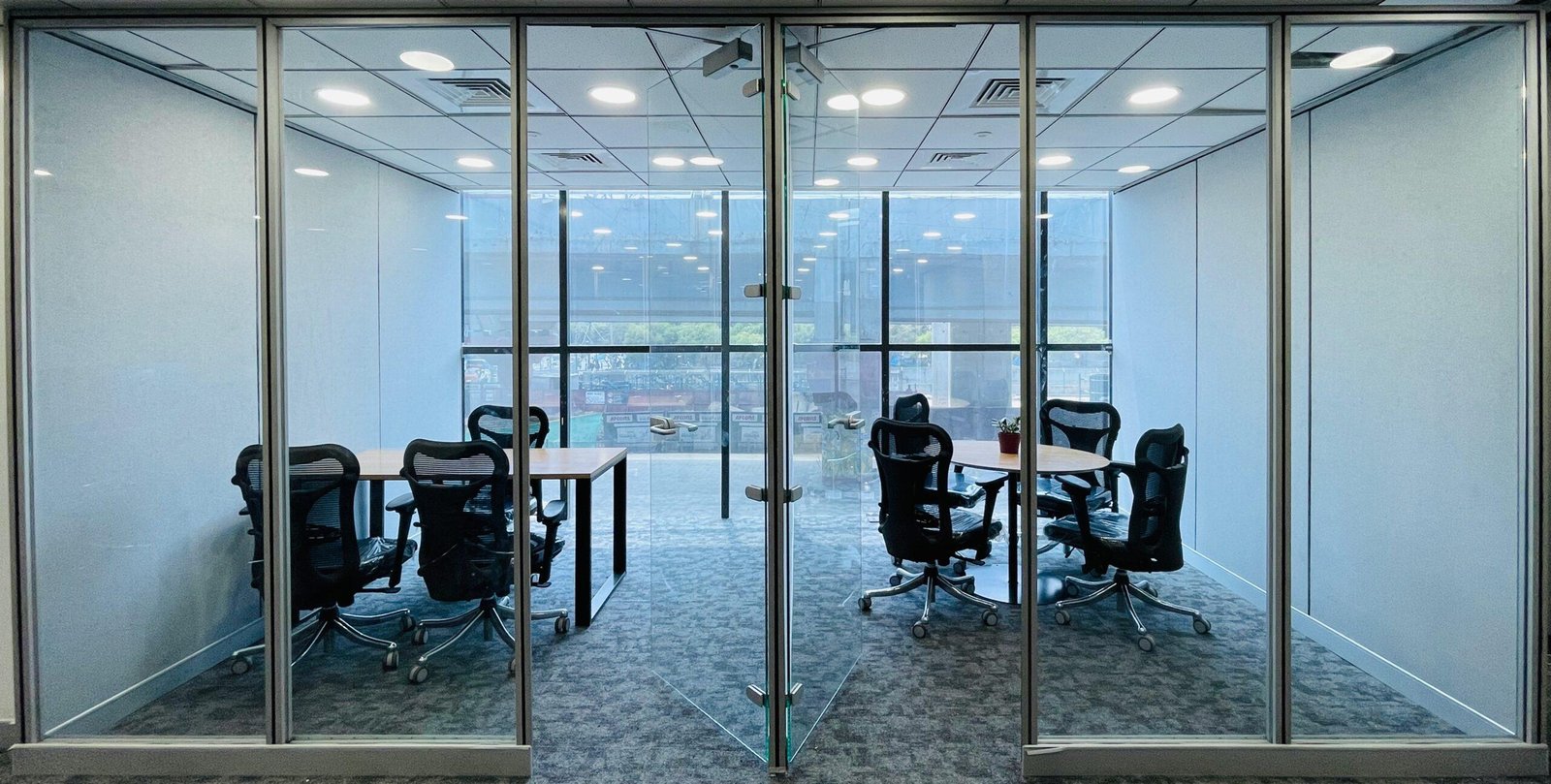 Manager-Meeting-Room