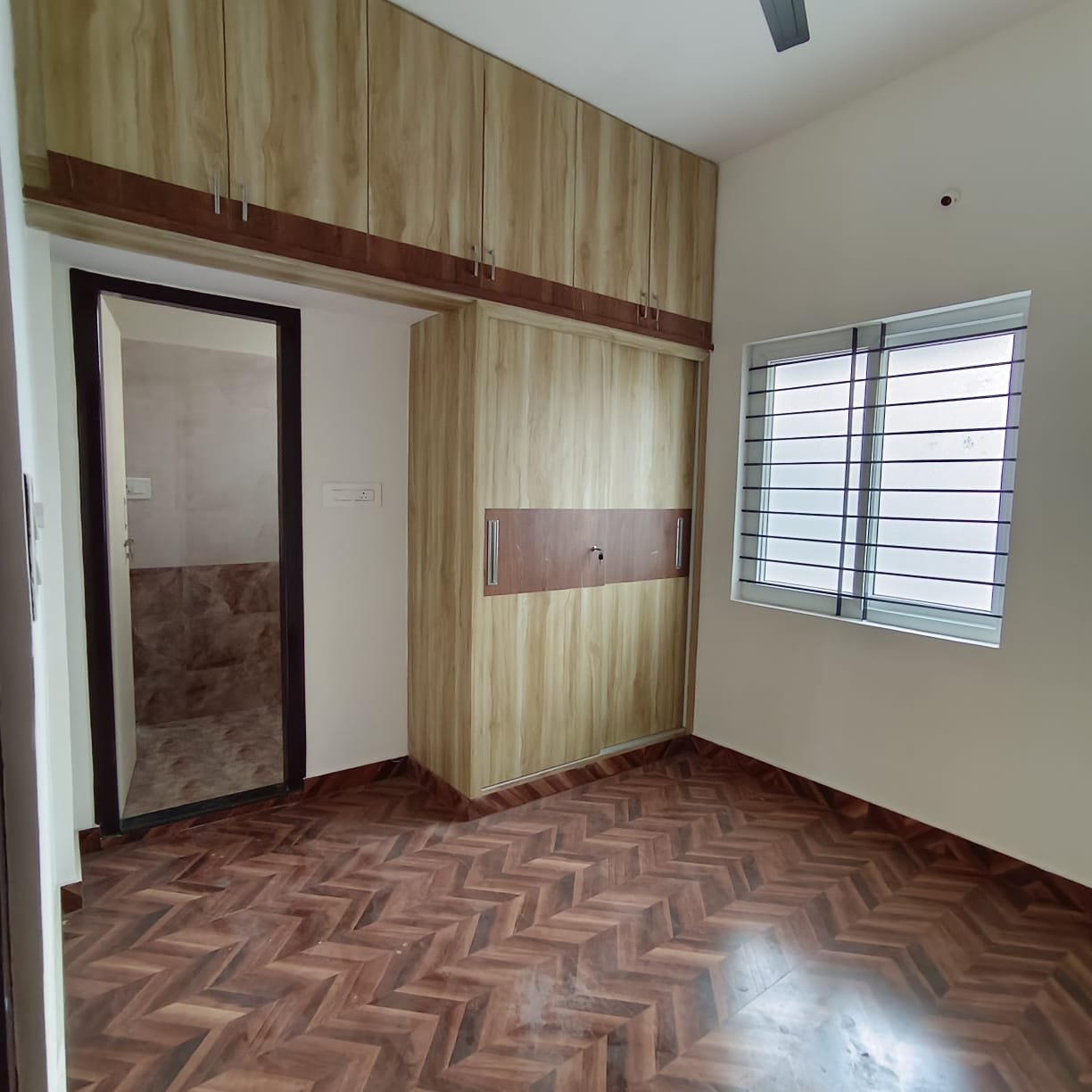 6cc728e1-5d07-4a52-b1a0-dbe096f5593e-1