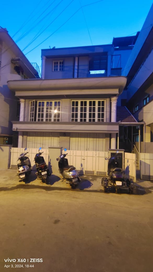 b8a57aa9-f4a9-4a7f-98e8-e3aed10afc15