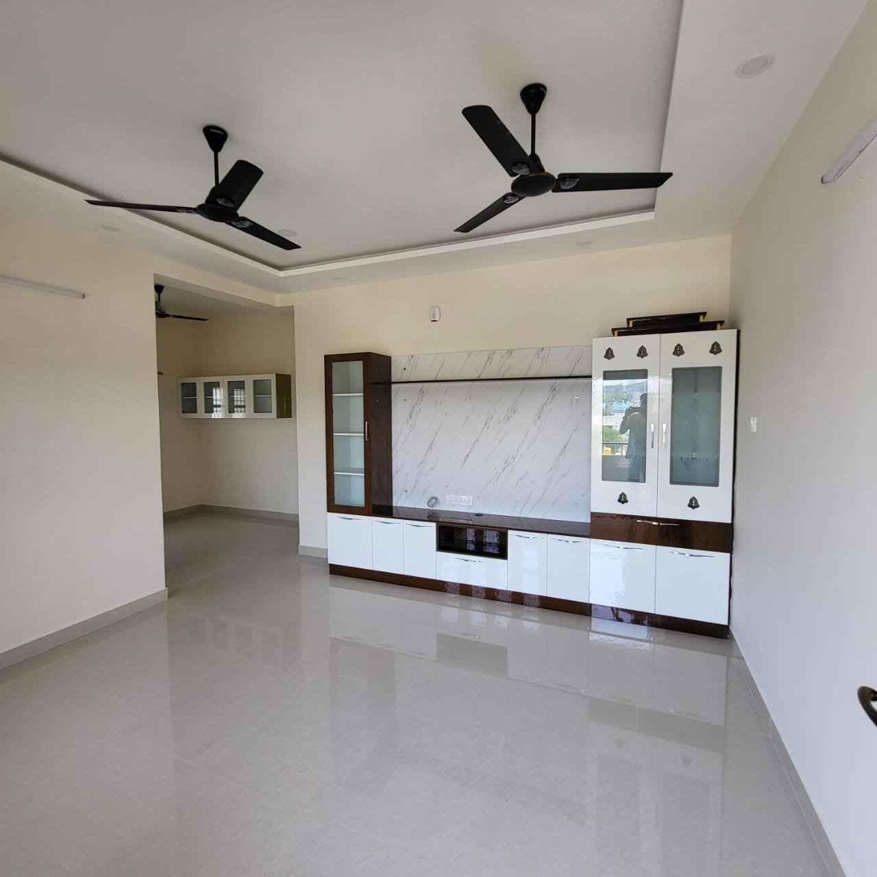 084c7a5b-4b26-403b-9175-6a69b235c4d2-1