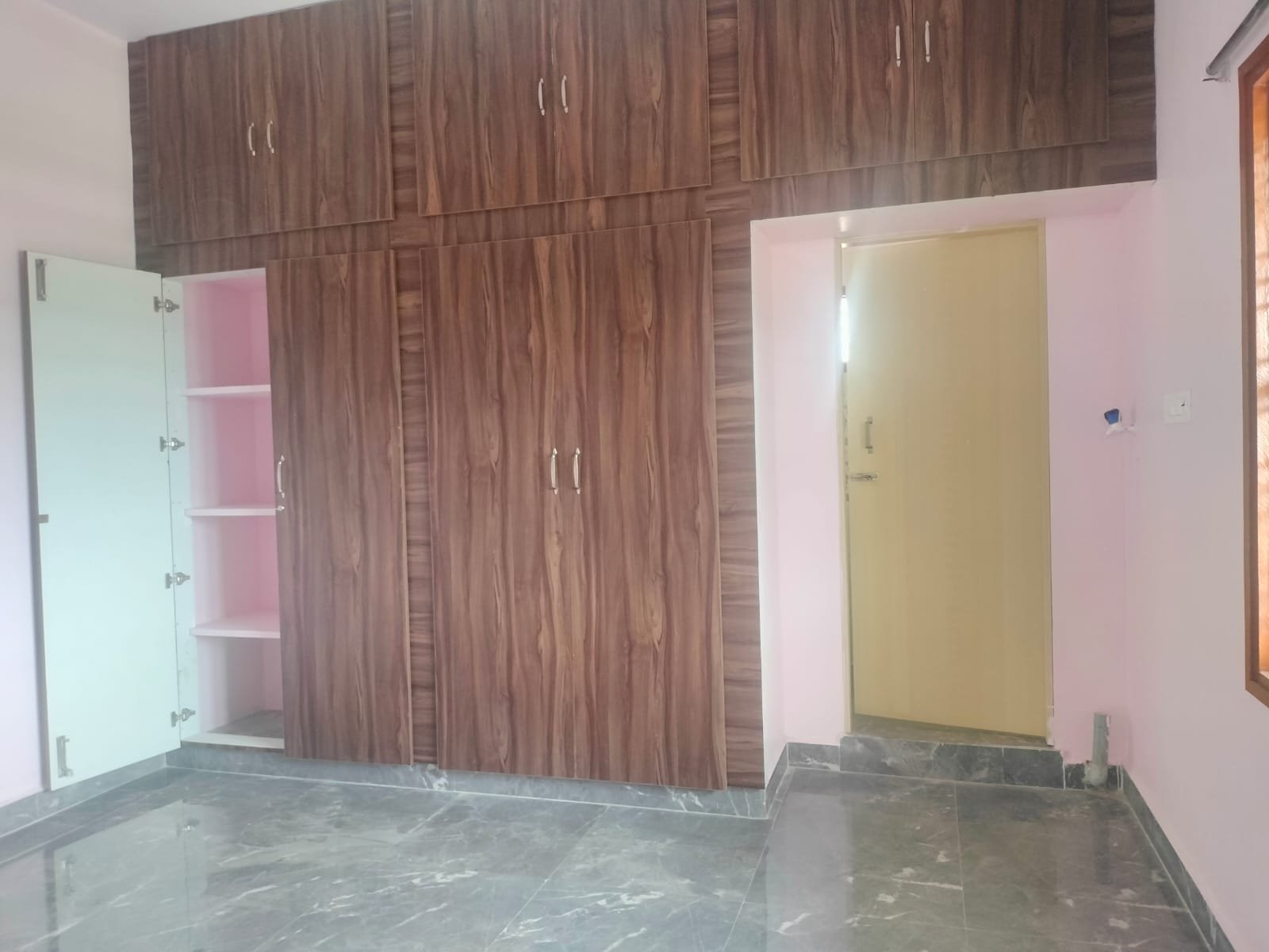 689d8c18-de89-4169-8d30-6c47d766380c