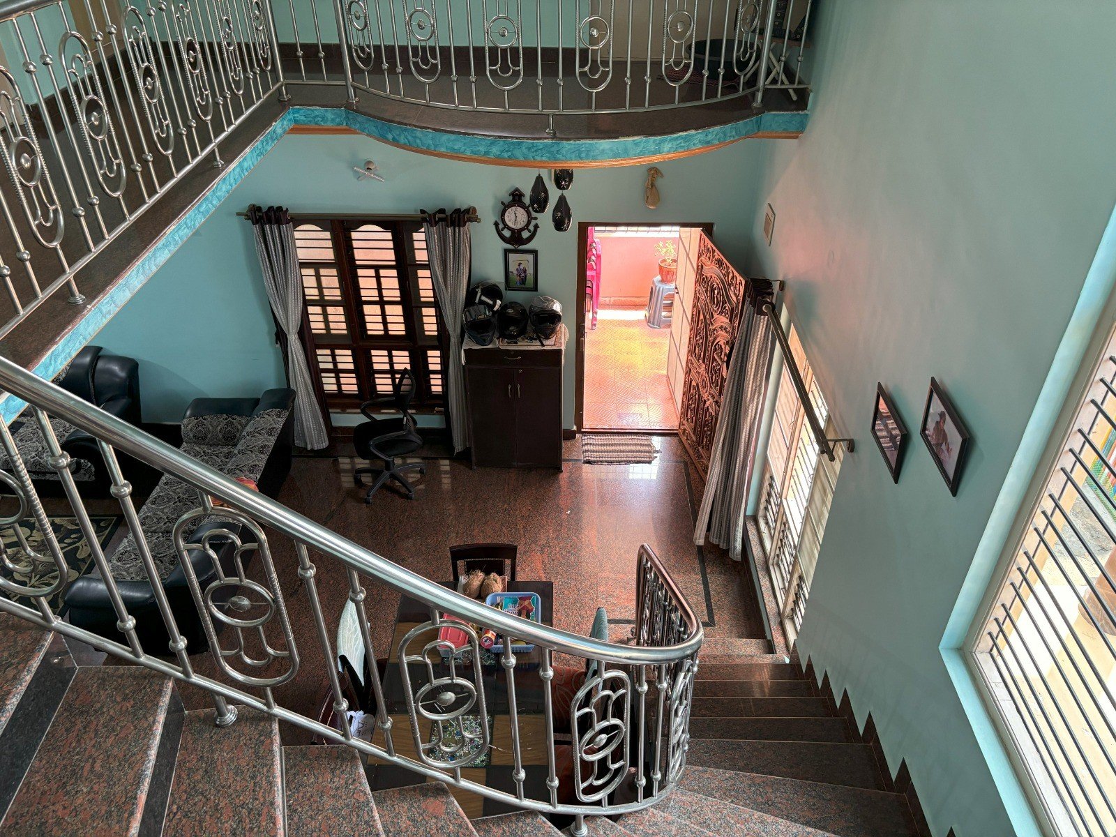 8b956fe7-9250-49f9-becb-1a1d085a2343