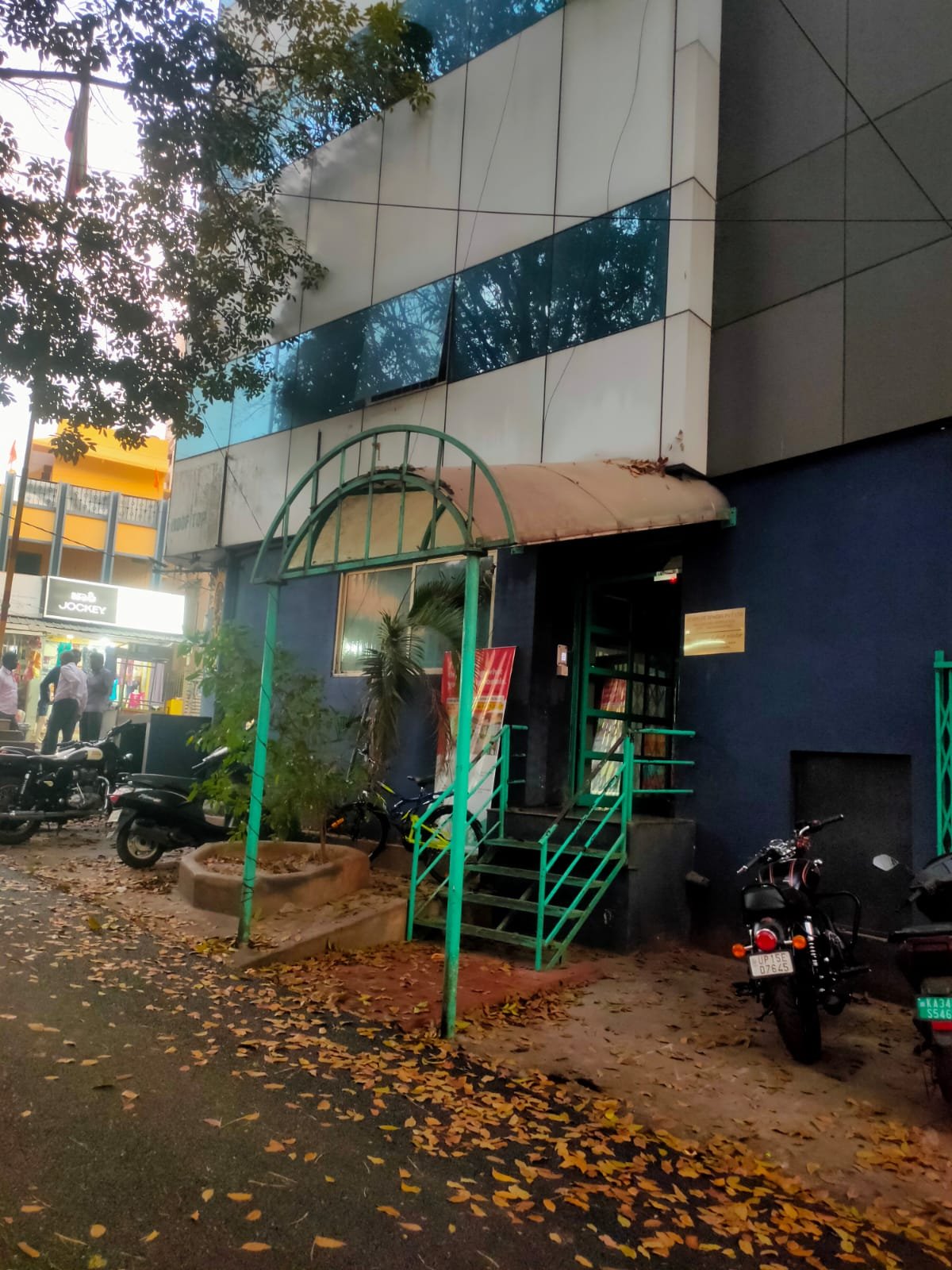 939868b2-50a7-44ed-bfa6-c13c1b069c72-1