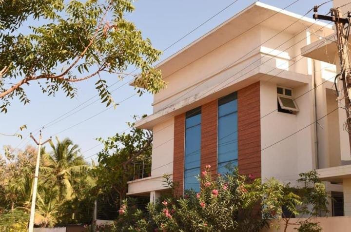 818e7f11-dbdc-4b85-a0c5-32823b4419f7-2